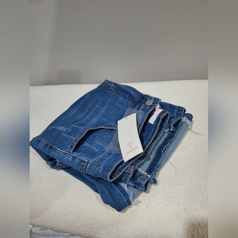 NWT Hot & Delicious Blue Jeans with Silver Sequin Pockets NWT
